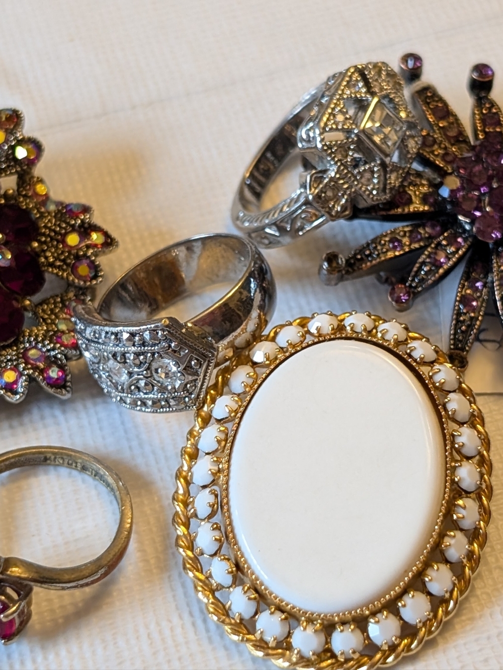 Miscellaneous Women's Jewelry - Picture 13 of 13